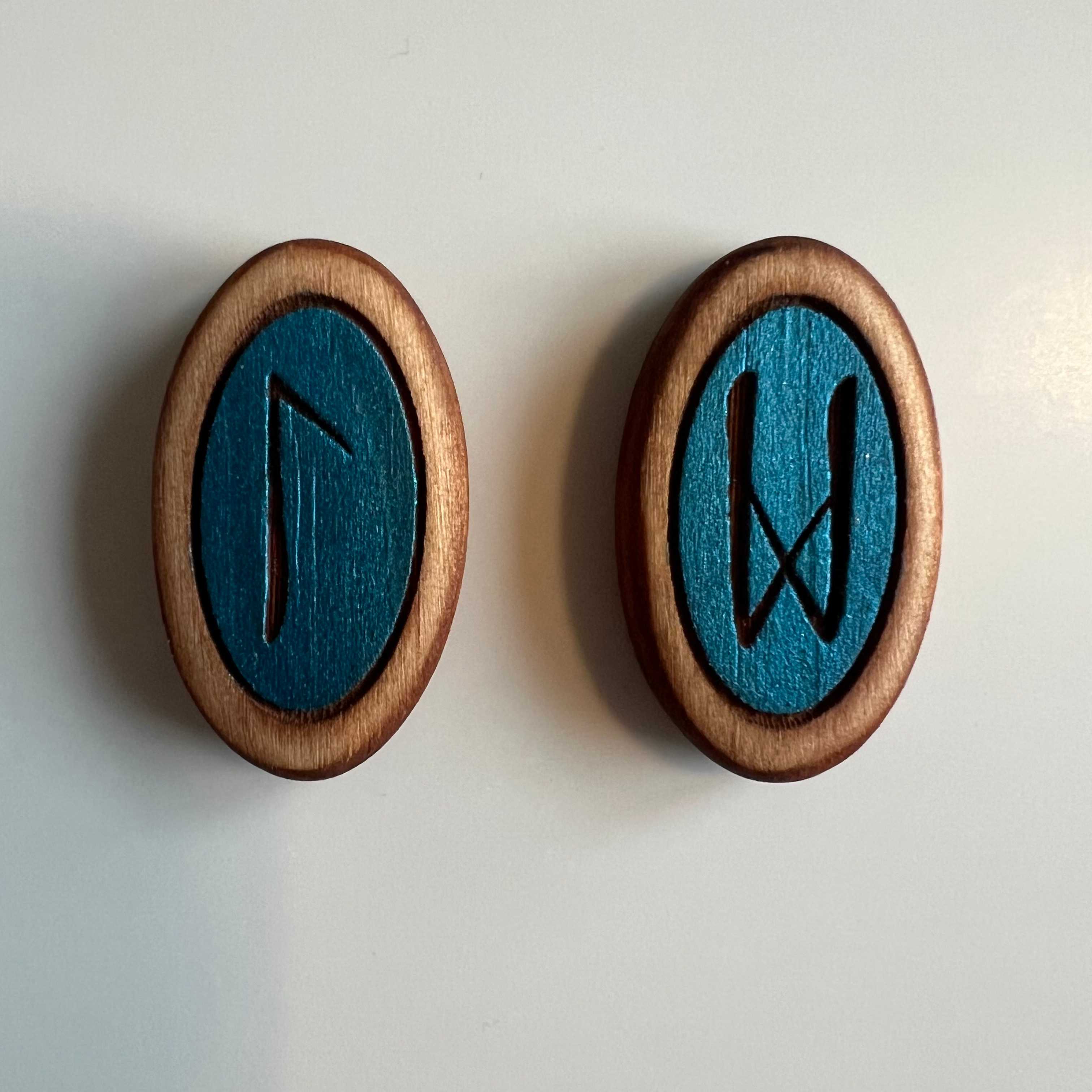 Laguz and Mannaz reversed rune reading – intuitive flow blocked by lack of connection