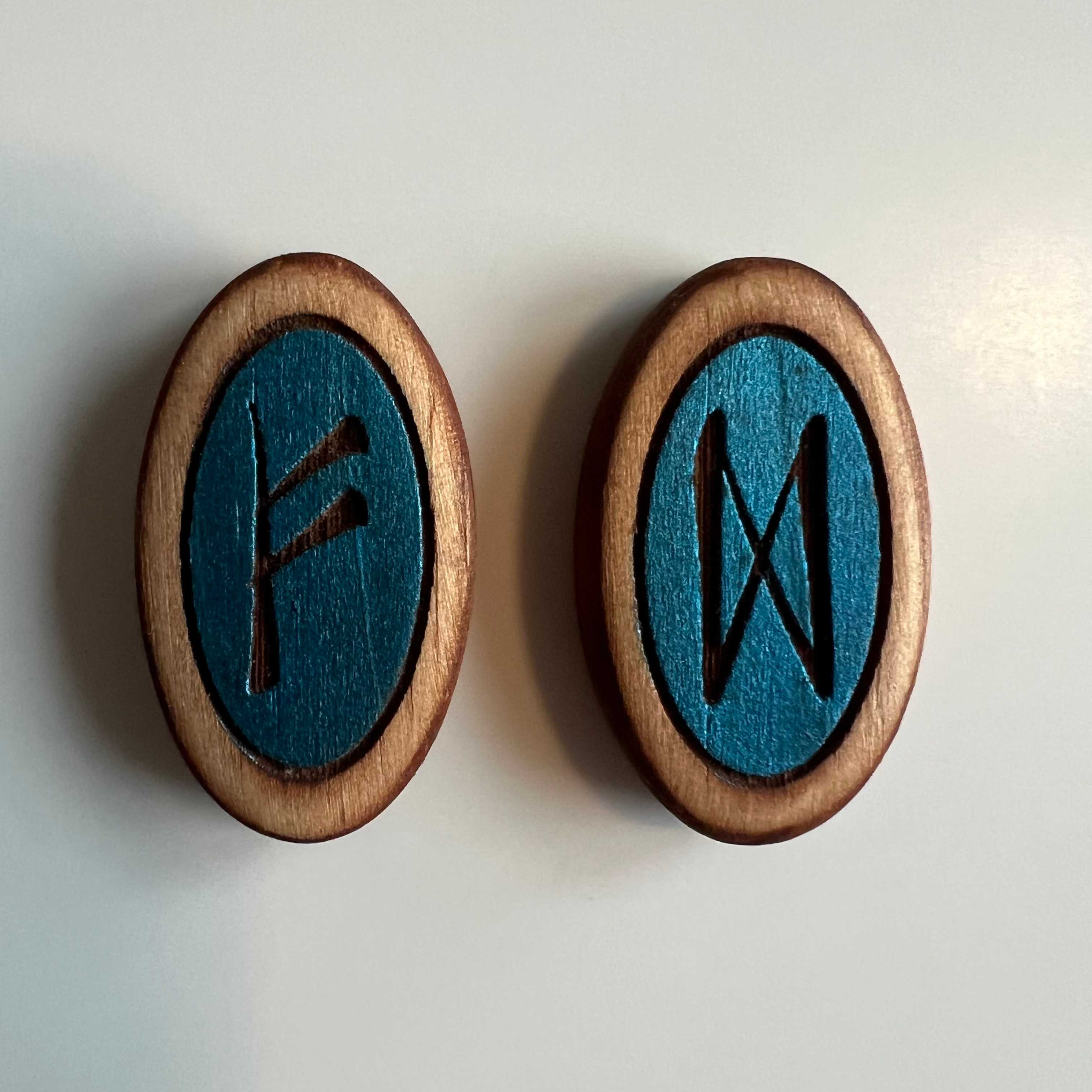 Fehu and Dagaz rune reading – prosperous opportunities and transformative change